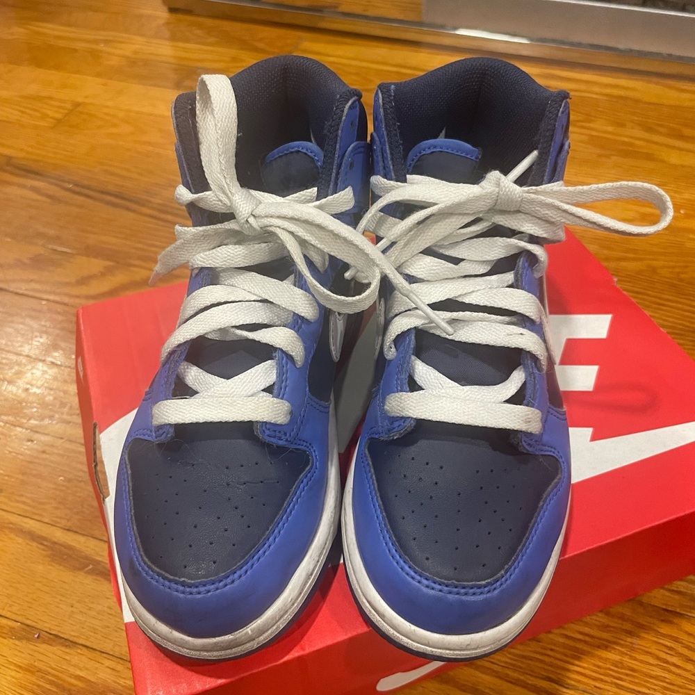 Kids unisex Jordan Dunks size 2 navy blue and white sneakers